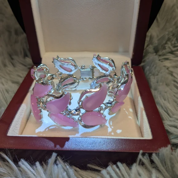 1950s Vintage Thermoset Barbie Pink 3 Piece Jewelry Set - Picture 14 of 15